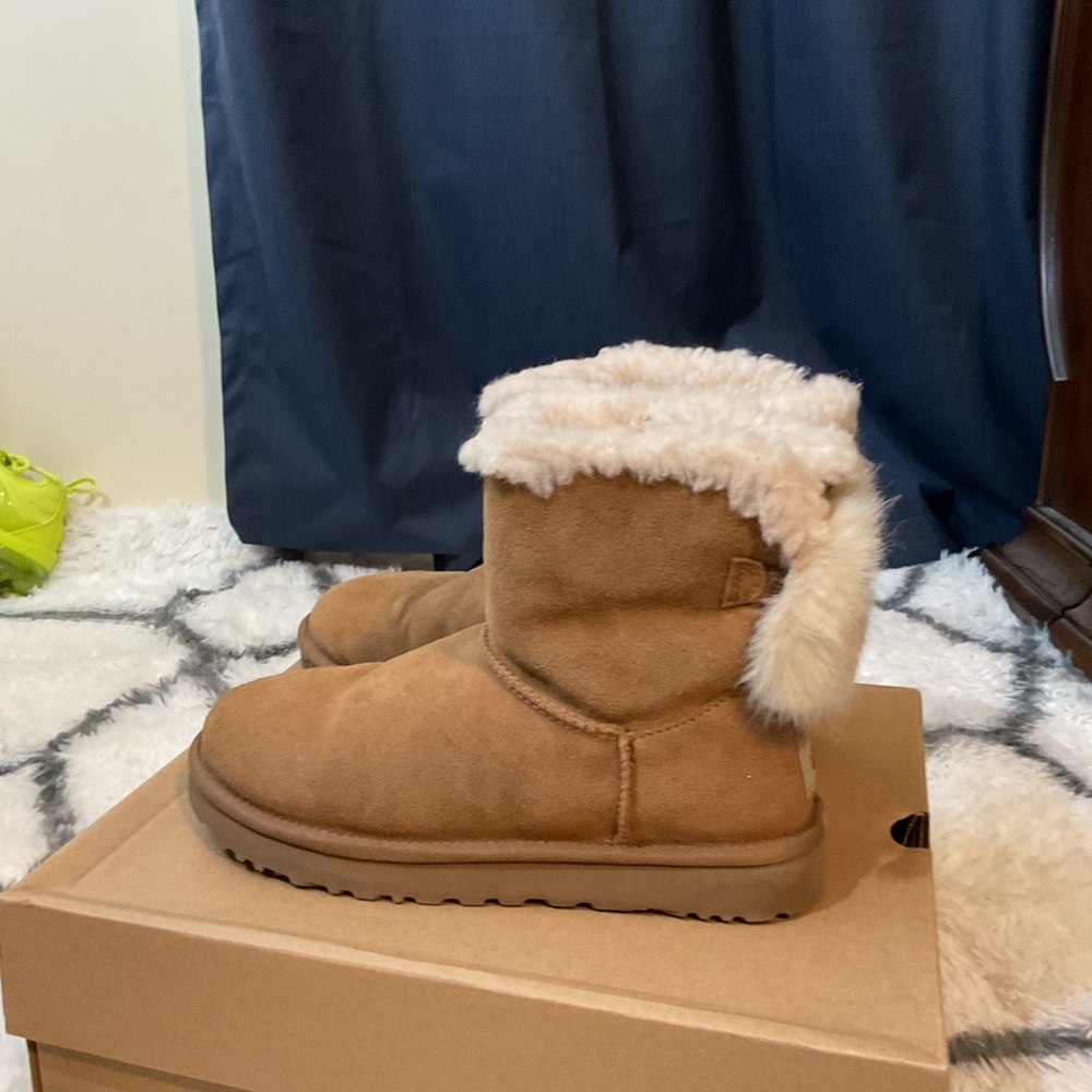 Warm Shearling-Lined Boots